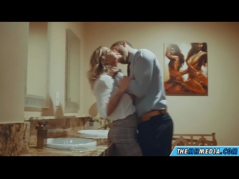 ❤️ Кога бујна русокоса ќе ве заведе во јавен тоалет ☑ Порно кај нас ❌❤